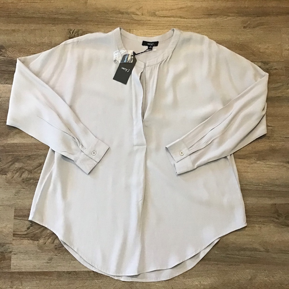 Very J Blouse Size Small Split Neck Long Sleeve Tunic Top Casual Light Tan NEW